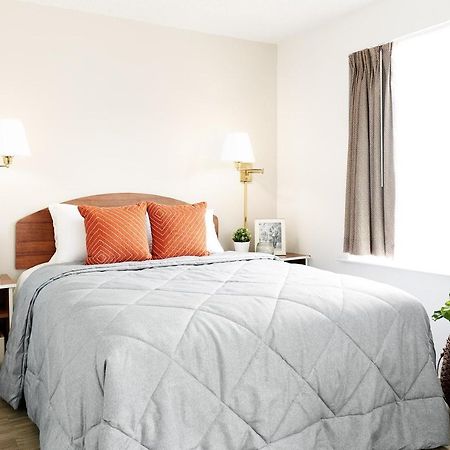 InTown Suites Extended Stay Louisville KY - Wattbourne Lane Extérieur photo